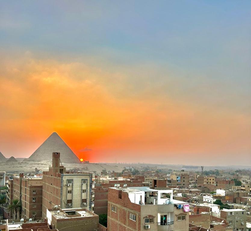 Loay pyramids inn