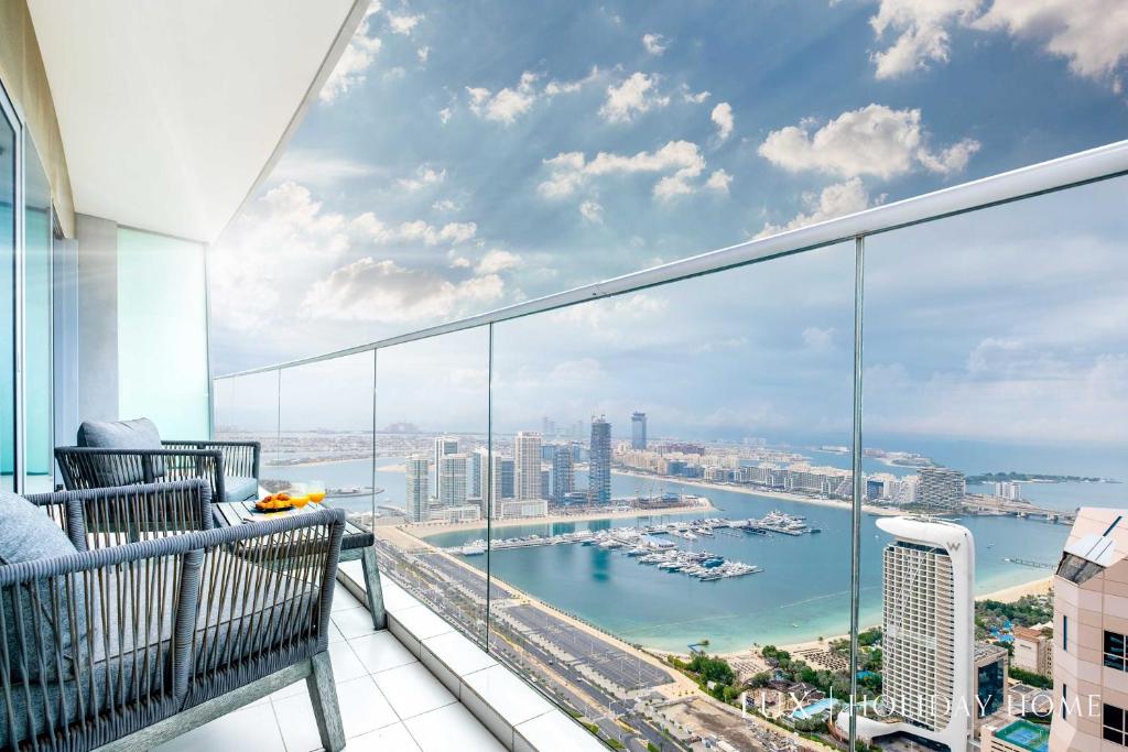 LUX - Lavish Suite with Full Palm Jumeirah View 2