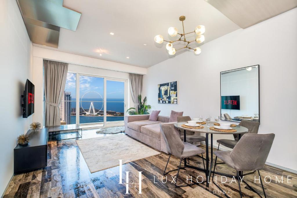 LUX - Lavish Suite with Full Palm Jumeirah View 3