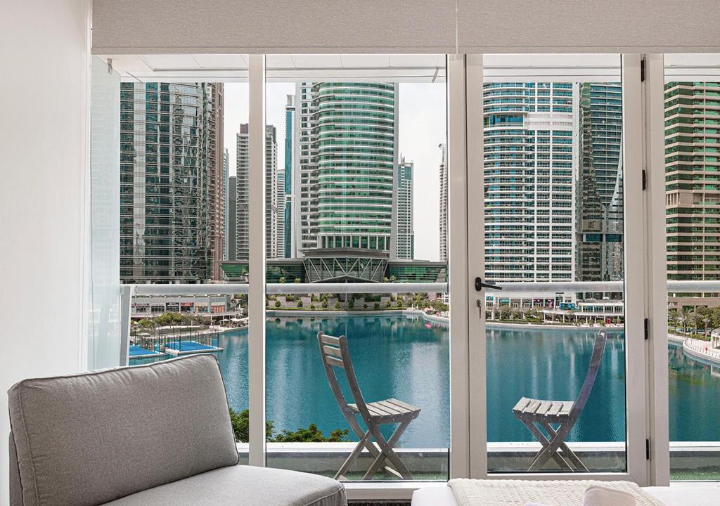 Lux Studio in JLT with Amazing View Next to the Metro - Dubai Arch tower