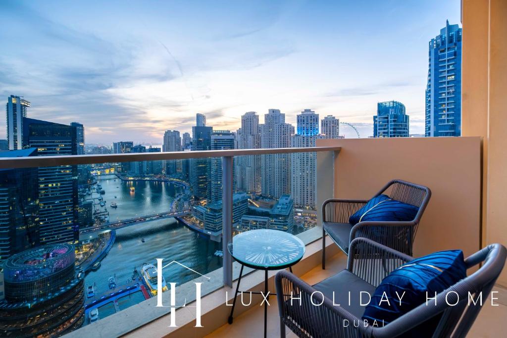 LUX The JW Marina Studio