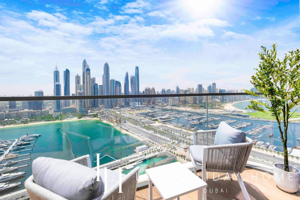 LUX The Marina Vista Beachfront Suite 2