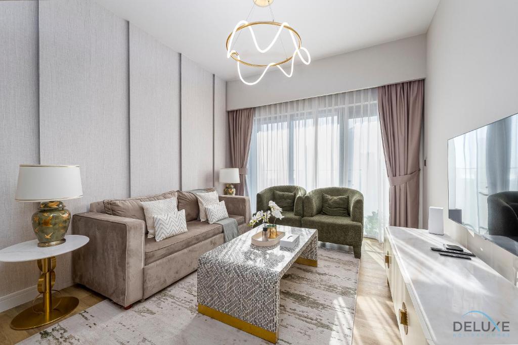 Luxurious 3BR with Burj Khalifa View, Downtown Dubai by Deluxe Holiday Homes