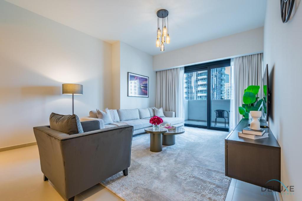 Luxurious 3BR Apartment with Assistant Room in Act One Act Two Tower 2, Downtown Dubai By Deluxe Holiday Homes