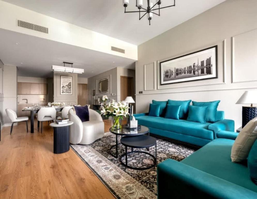 Luxurious 3BR Apartment with Full Burj Khalifa And Fountain Views, Downtown Dubai