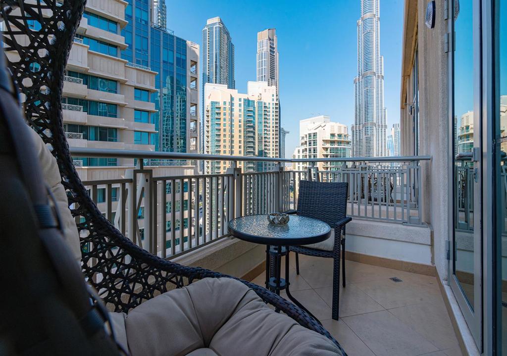 Luxurious one bedroom Apartment with Burj Khalifa View