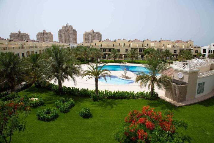 Spacious, Cozy Villa with Pool Access