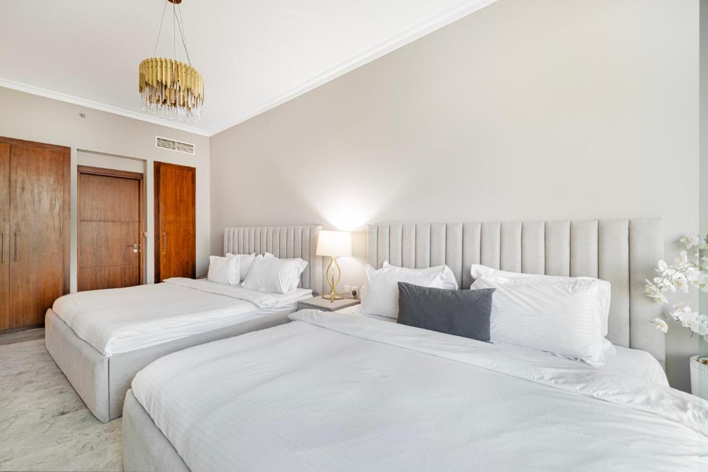 Luxury 2 Bedroom Apartment with Sky Line and Direct Dubai Mall Access at Burj Vista