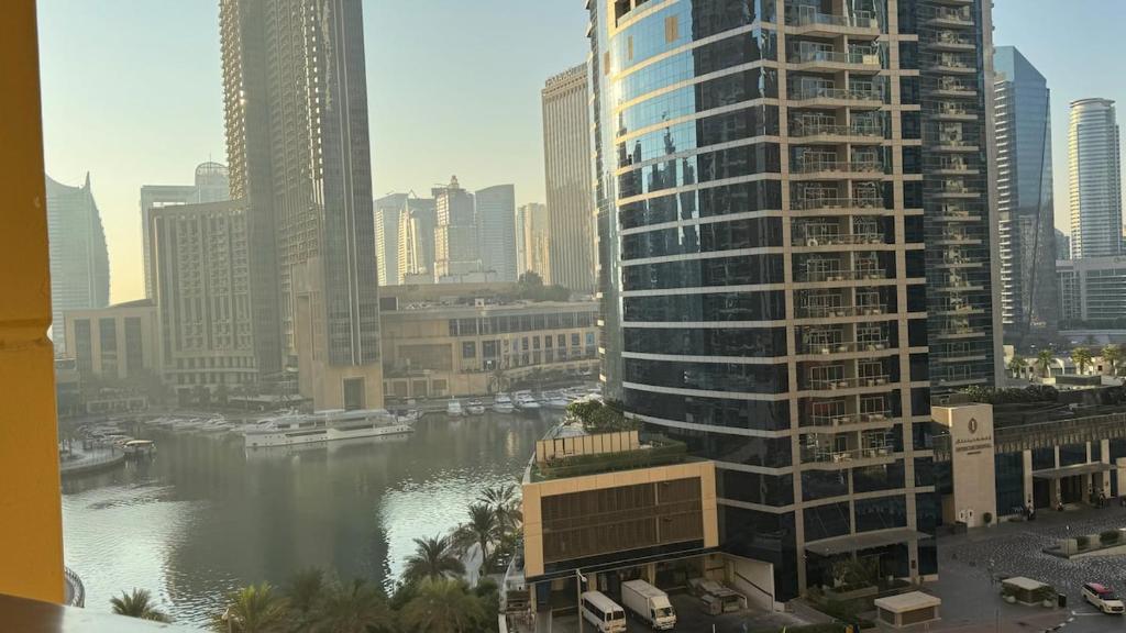 Luxury 2 Bedrooms Apartment JBR Facing Dubai Marina