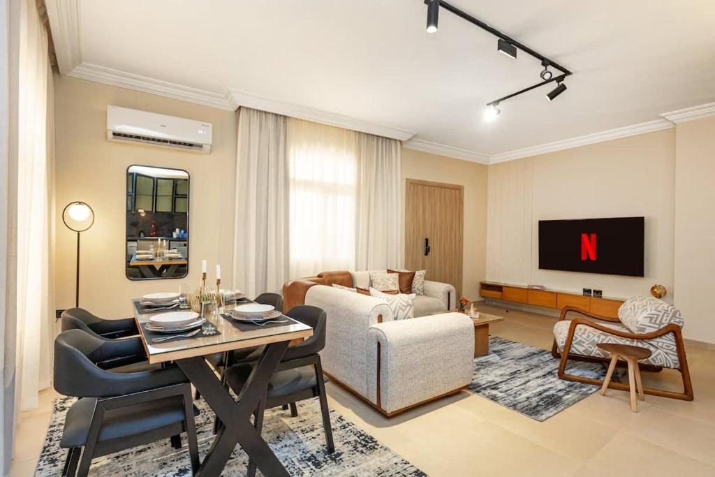 Luxury 2BR 2 Ensuites 001