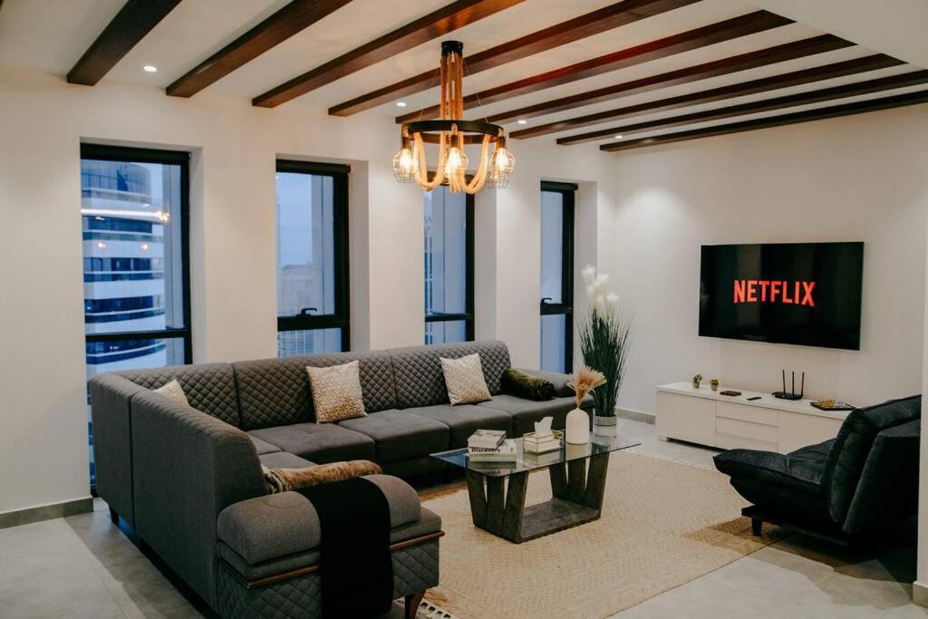 Luxury 3 Bedroom Sub Penthouse With Rooftop Pool