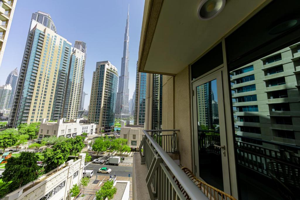 VIP Experience Dubai Downtown at Boulevard Central T2 - Burj Khalifa View - Modern Luxury Apartments