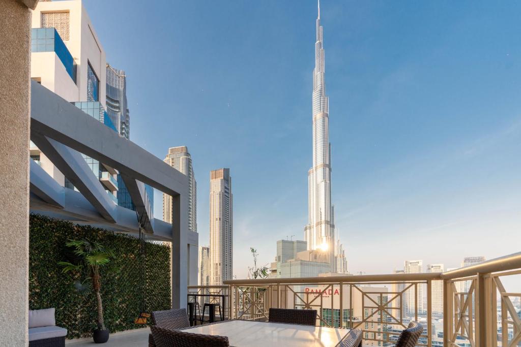 Luxury Bliss: 2BR w/Burj Khalifa & Fountain View