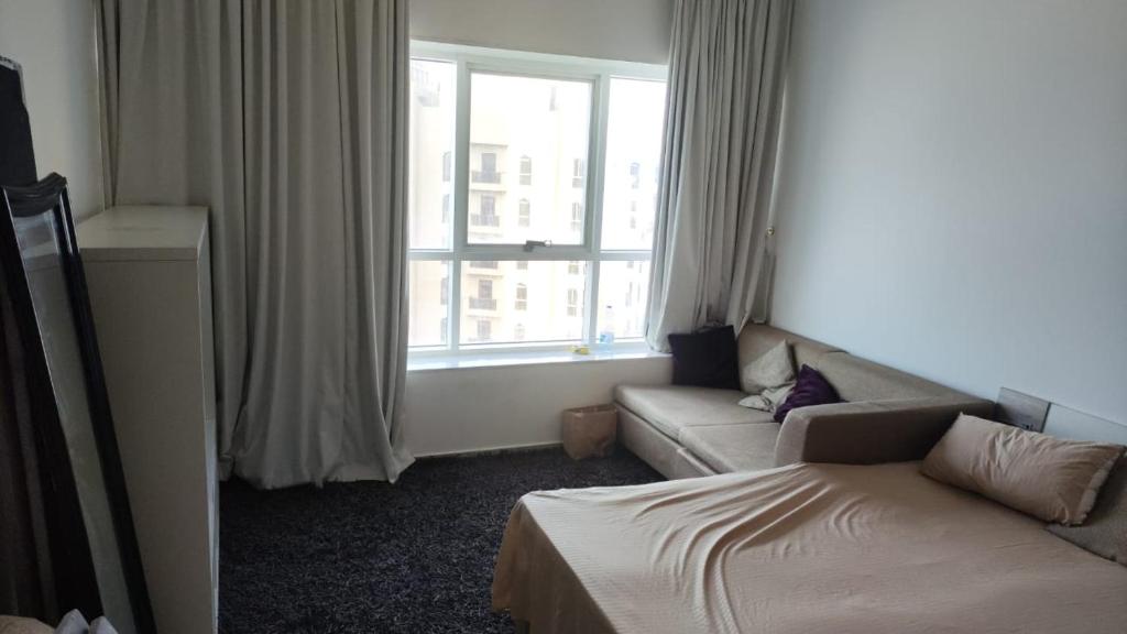Luxury Room by the Sea Stunning View, King Bed, and Cozy Living Space - Room inside Apartment
