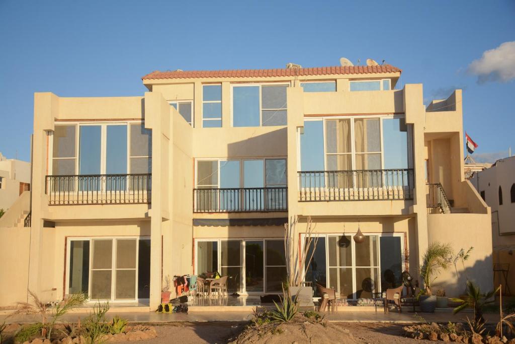 Luxury Sea-view 2 bedrooms apartment in Hadaba
