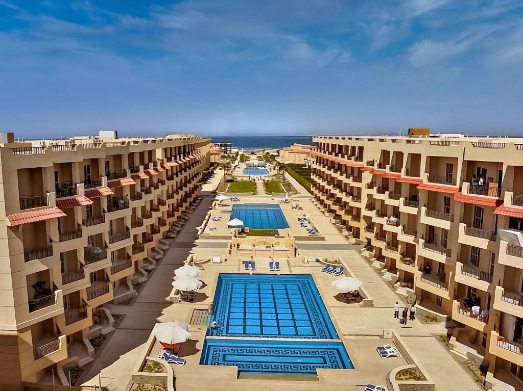 Luxury Selena Bay Apartment- Private Beach, Kite School 5 Pools