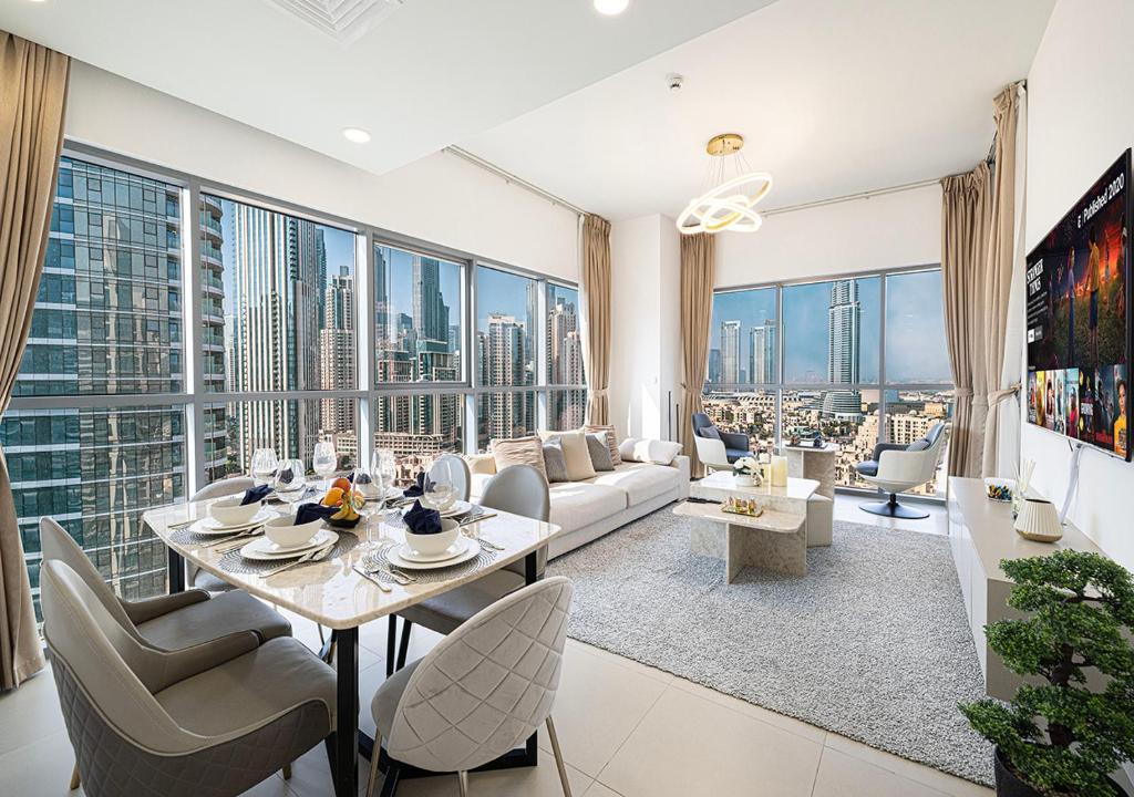 Magnificent 4 Bedroom Apartment, Bellevue Tower