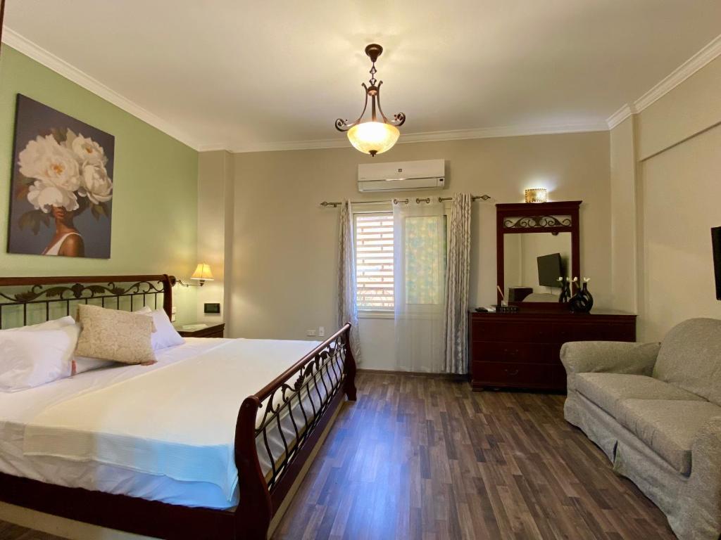 New Cairo 3BR Villa Garden & Prime Location By Best of Bedz