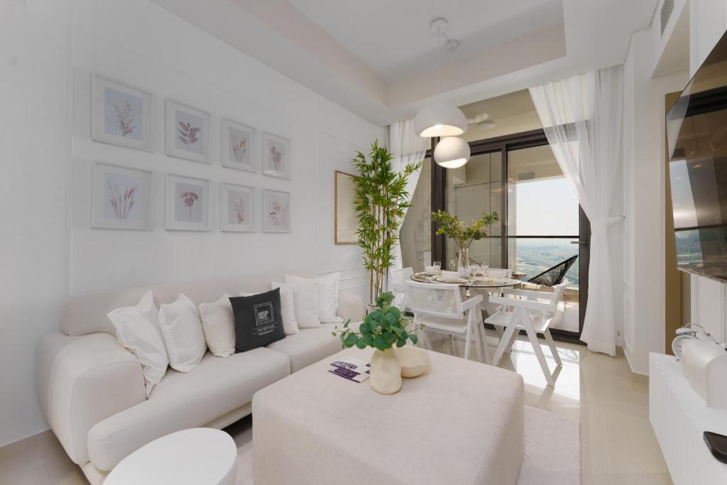 Maison Privee - City Chic Retreat in Dubai Prime Location