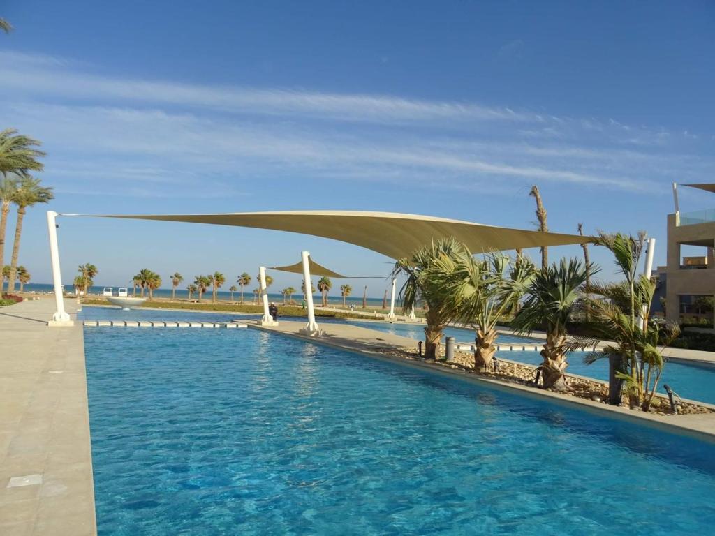Mangroovy Ritzy, Cerulean appartement by the pool