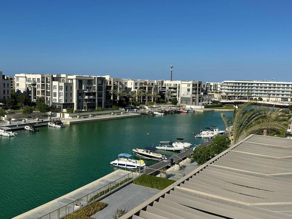 Marassi penthouse 4 bedroom with canal view 8f-301