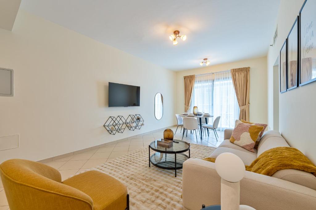 Marcopolo - Lavish 2BR Apartment Next to Metro & Tram