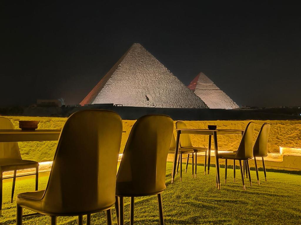 Maria Pyramids House