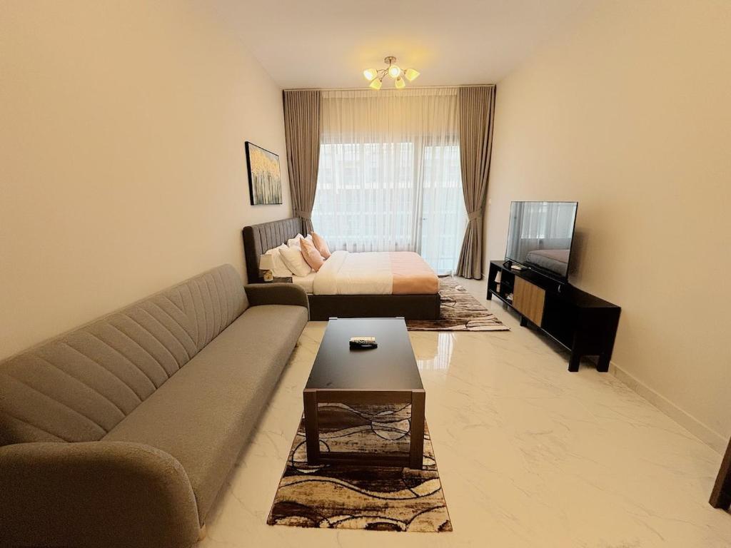 Dream F1 Airport Studio Pool & Gym