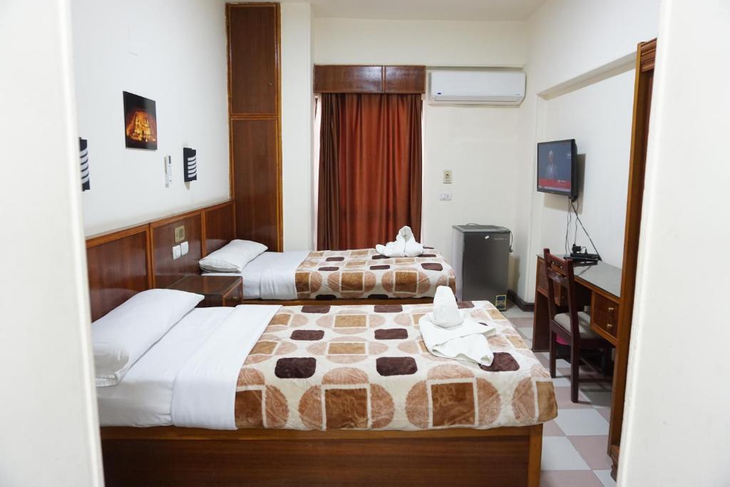 Merry Land Hotel & Roof Top Nile Restaurant Luxor