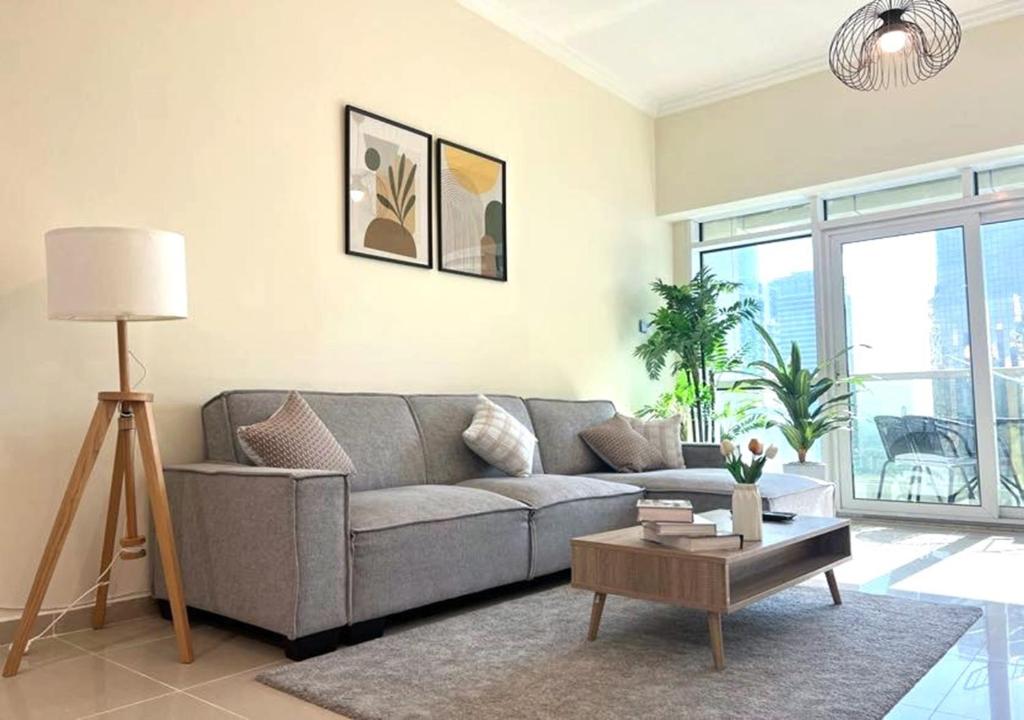 NEW Minimal Classic 1-Bed DMCC metro