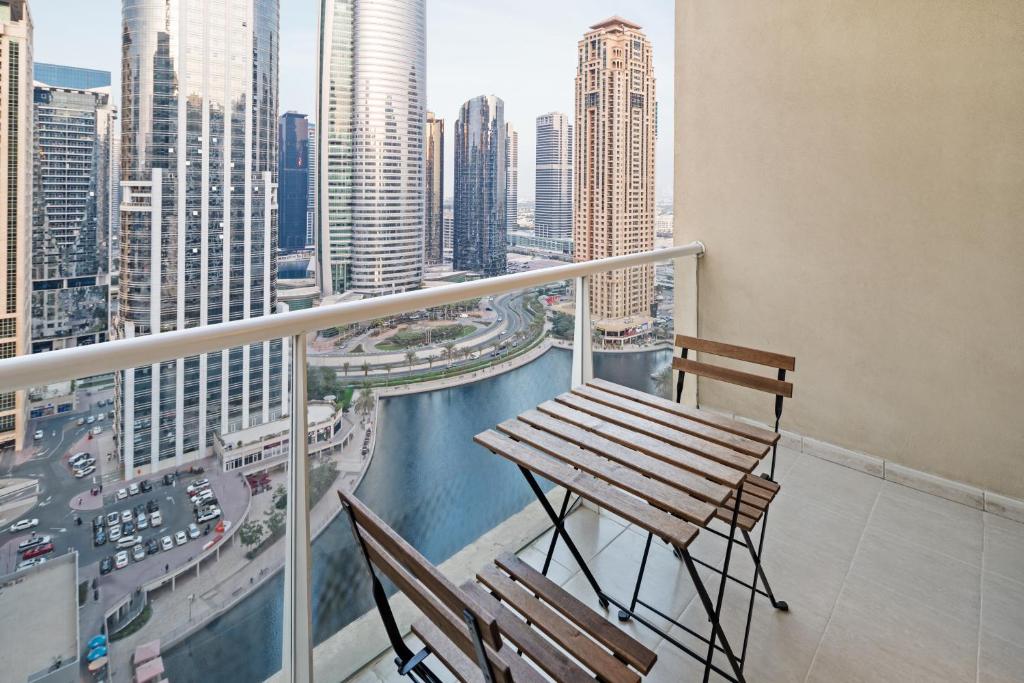 Modern Studio Apartment In Lake View
