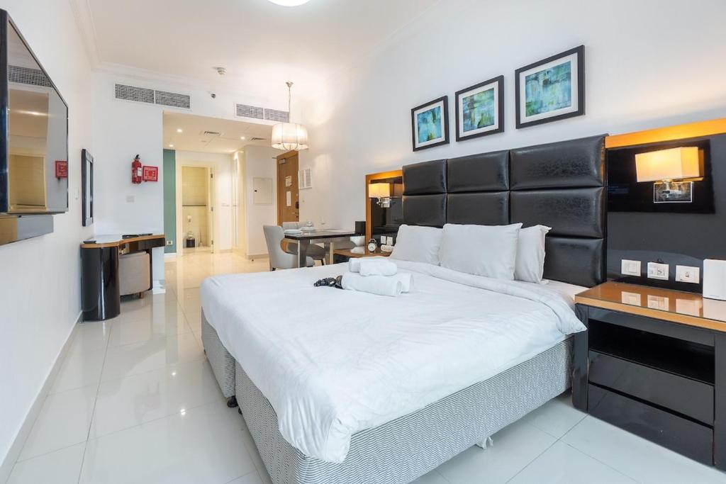 Modern Studio Apartment Perfect for Couple in Business Bay