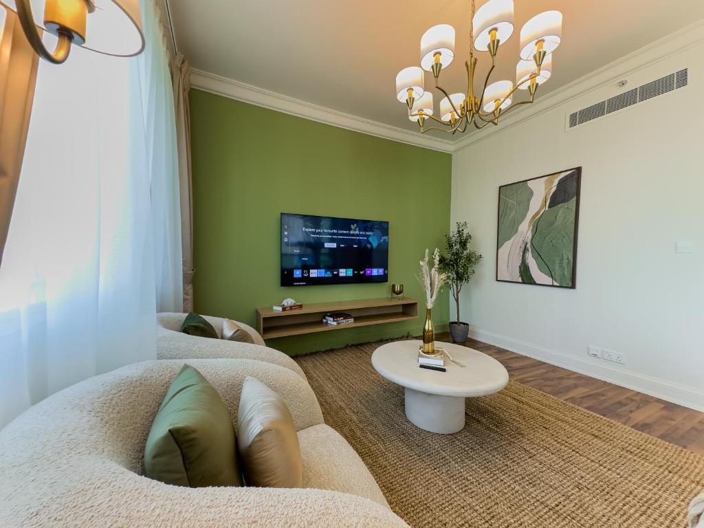 Naseem - Elegant 2BR Retreat with Balcony in Dubai Marina