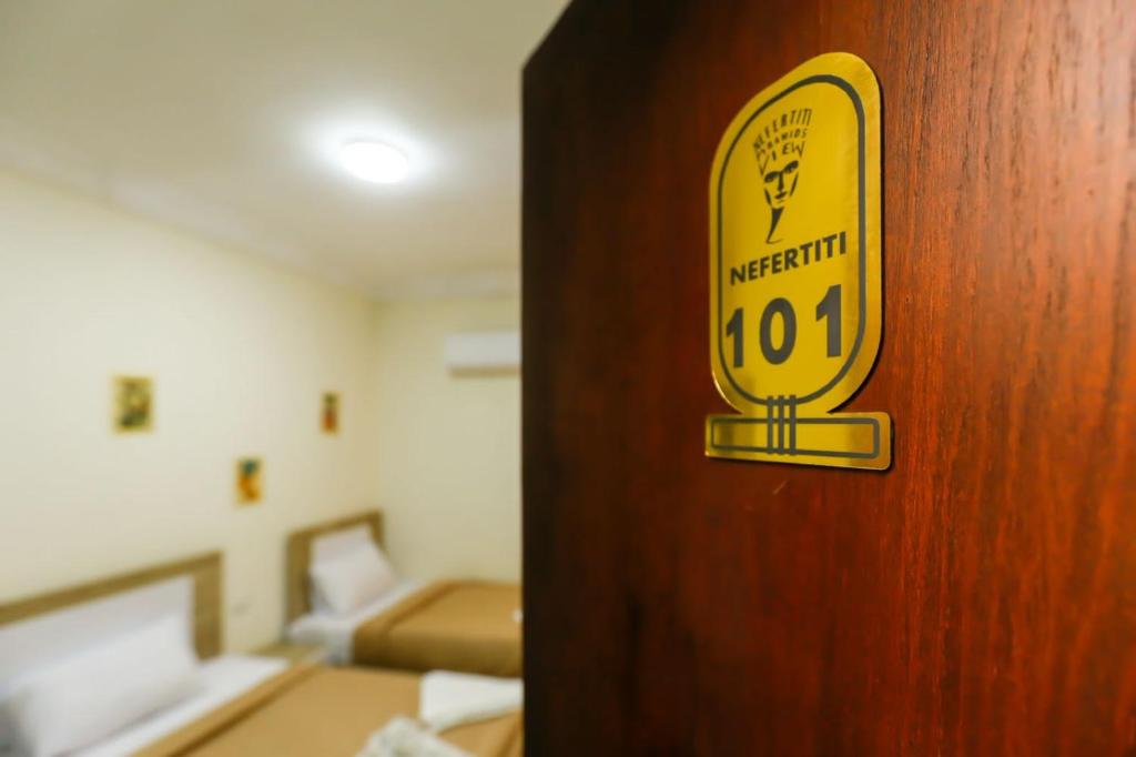 NEFERTITI hotel