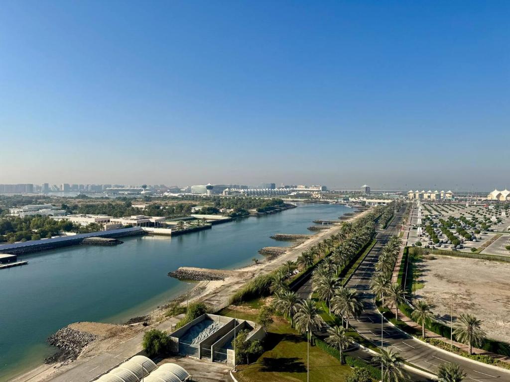 Ferrari & Yas View 1br High Floor Pool & Gym