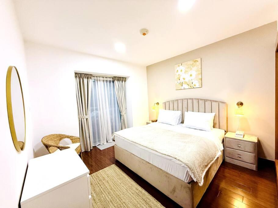 Opp Beach and Club, Next to Marina walk, Luxury Stay