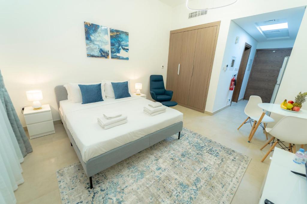 Newly Furnished Studio APT- Easy Access to Metro