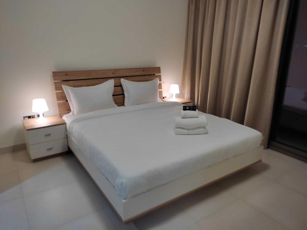 OYO HOME 1400 '2 Br With Spectacular View Towards Airport