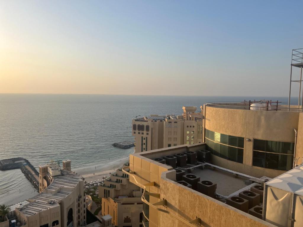 P3) Fantastic Seaview Room with shared bath inside 3bedroom apartment