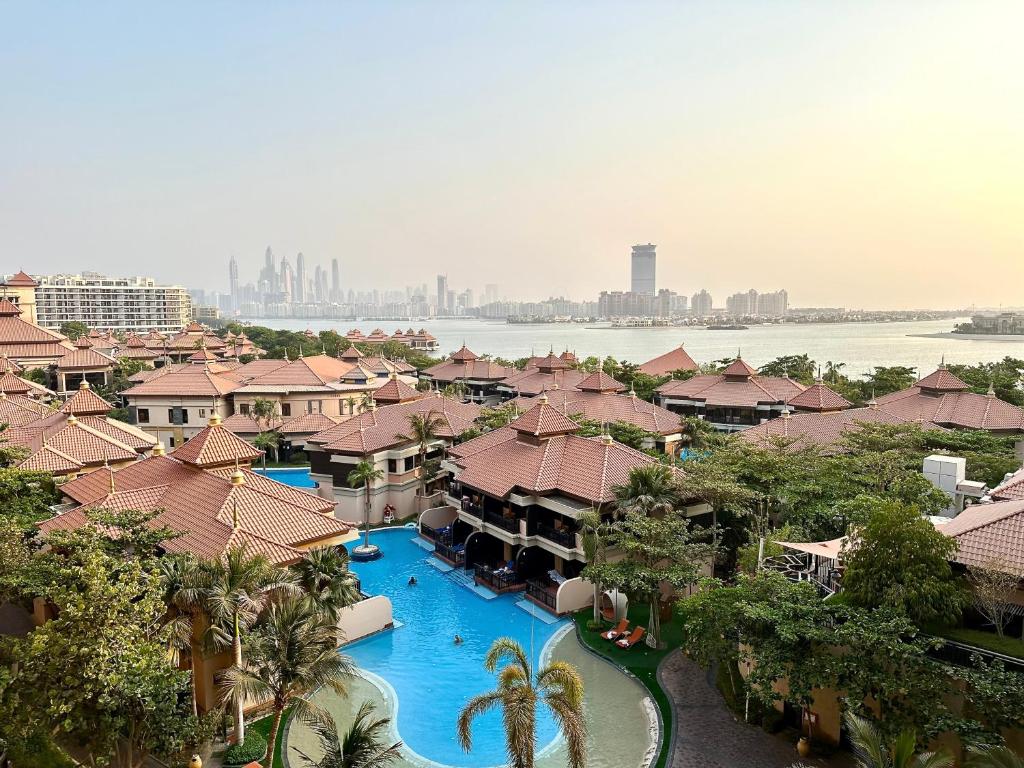Lux BnB I Palm Jumeirah Resort I Palm Views