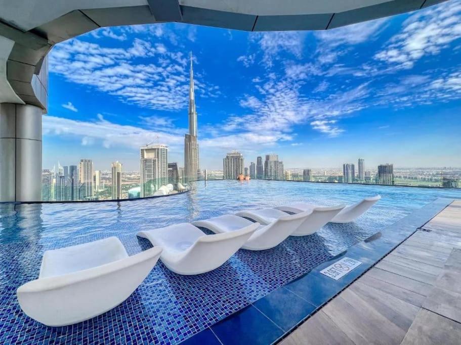 Paramount Tower -Rooftop infinty/Burj Khalifa view