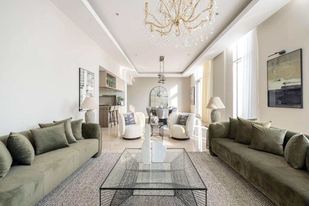 Penthouse High Floor Apartment I Creek Horizon Tower 2