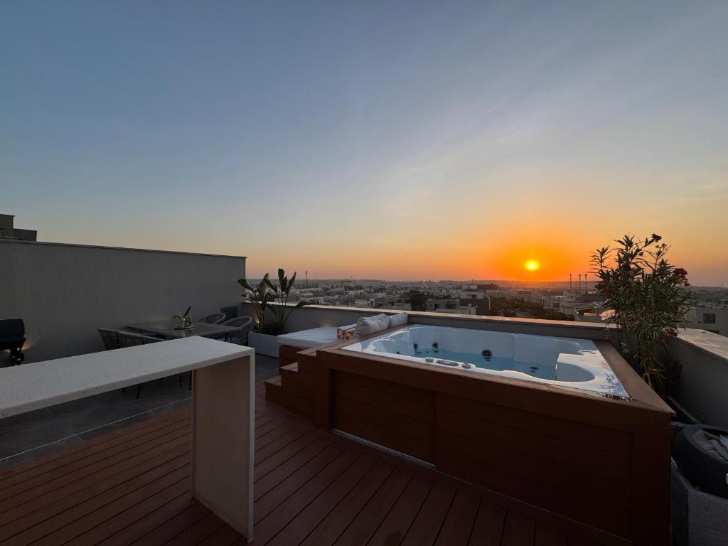 Penthouse studio with jacuzzi