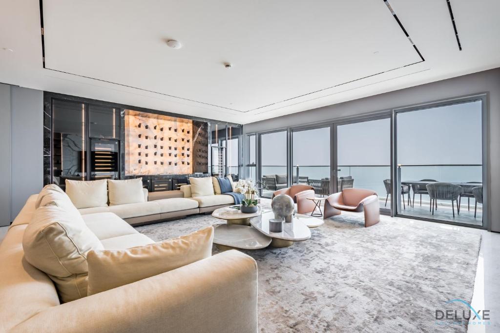 Picturesque 3BR with Assistant Room in The One JBR by Deluxe Holiday Homes
