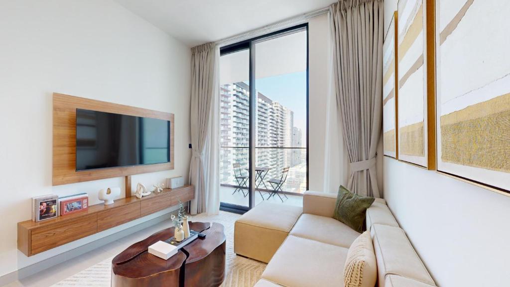 Glamorous 1-BR Apartment in the Heart of JVC