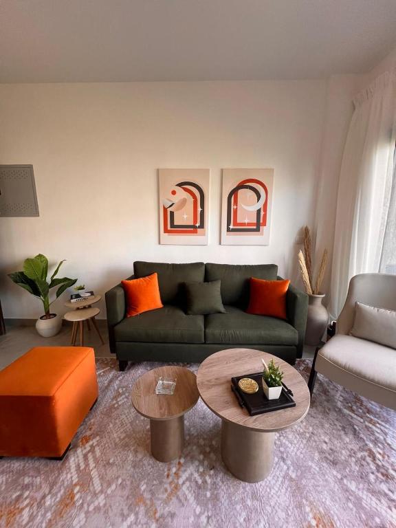 Elegant 2BR, Hotel-Style Living