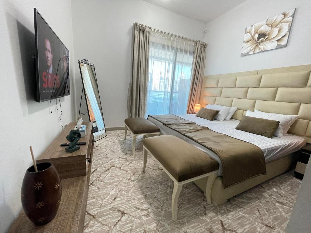 Private gorgeous Room with Marina view with Shared Kitchen in Shared Apartment
