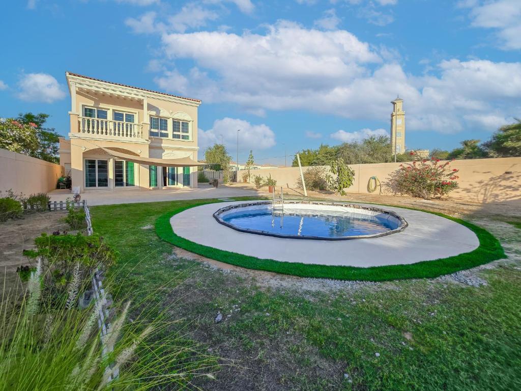 Private Pool Villa In Jvc