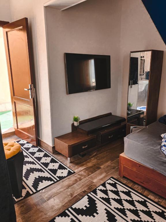 Private Studio, AC, kitchen, TV, Wi-Fi