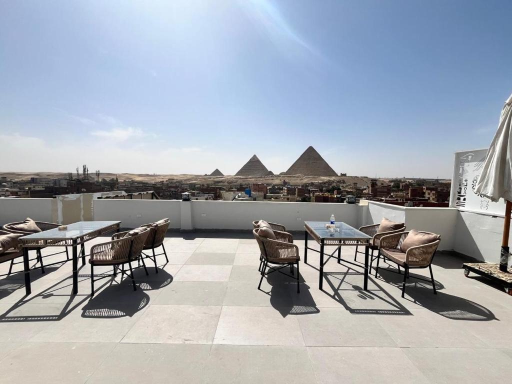 Pyramid hotel